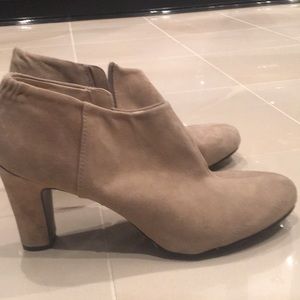 Tan suede Nine West booties